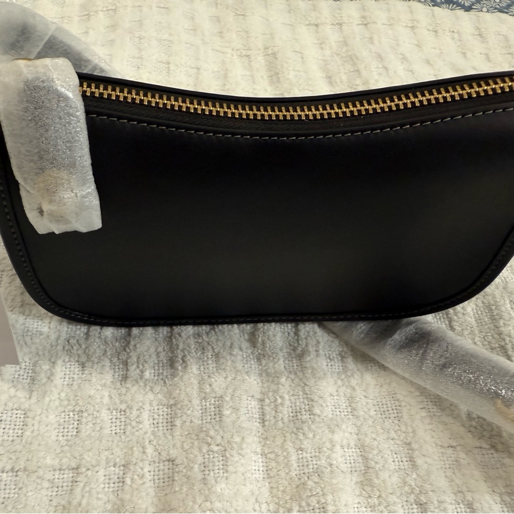 ❌SOLD❌ NWT COACH Swinger 20 Bag in Black/Brass - Picture 6 of 10
